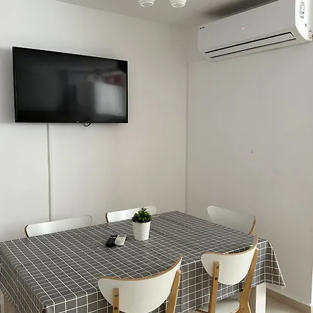 Modern And Bright 5 Bedroom Del Prado *