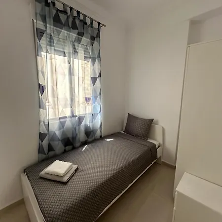 Modern And Bright 5 Bedroom Del Prado Apartment Gandia