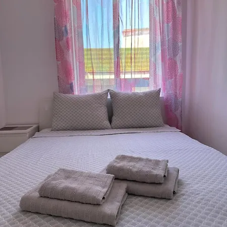 Modern And Bright 5 Bedroom Del Prado Apartment