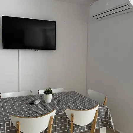 Modern And Bright 5 Bedroom Del Prado *