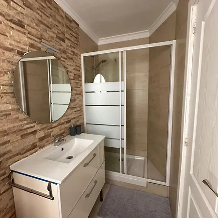 Modern And Bright 5 Bedroom Del Prado