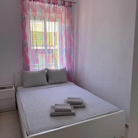 Modern And Bright 5 Bedroom Del Prado Apartment *