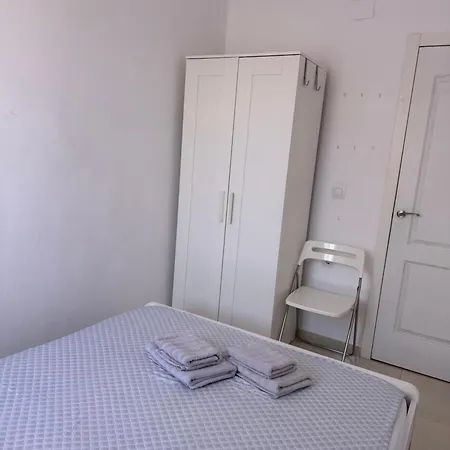 Modern And Bright 5 Bedroom Del Prado