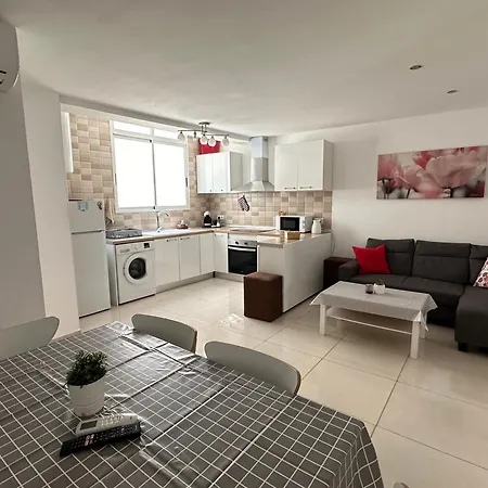 Modern And Bright 5 Bedroom Del Prado *